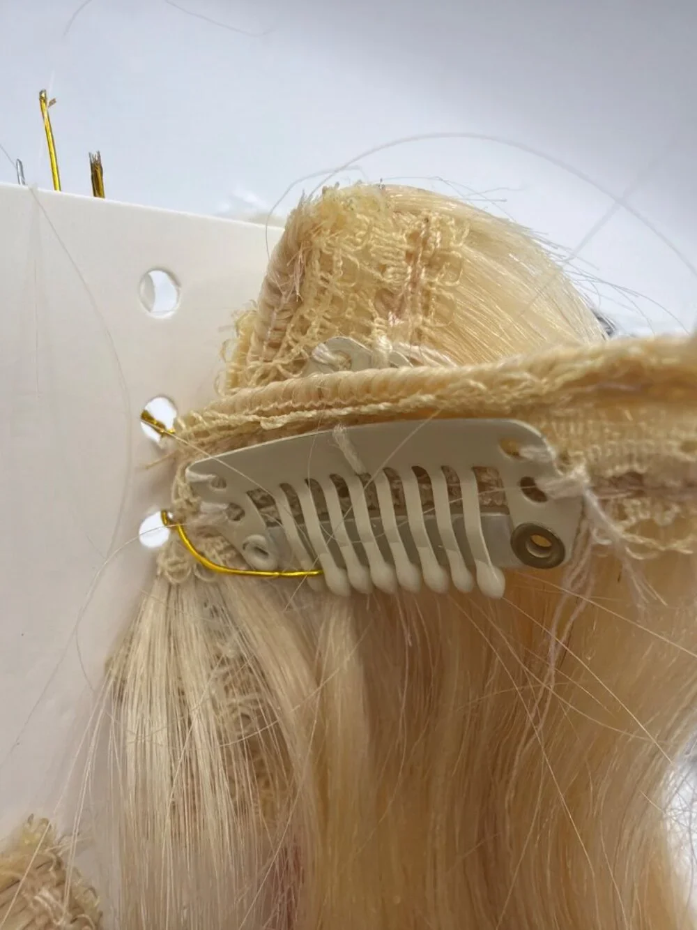 6pcs Hairro Platinum Blonde Clip-In Hair Extensions Wavy Texture Lace Weft Stron